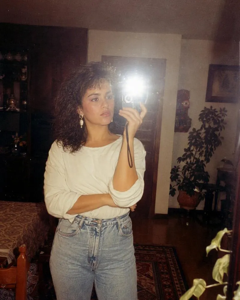 Tu selfie en el espejo del cuarto se convierte en un retrato de estudio de 1986.