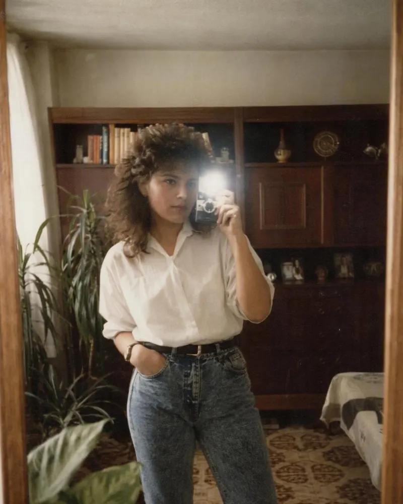 Tu selfie en el espejo del cuarto se convierte en un retrato de estudio de 1986.